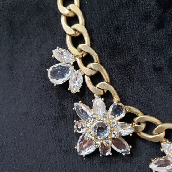 Women Fashion Gold Tone Crystal Cluster Flowers Bold Chain Necklace with Lobster - Picture 6 of 7